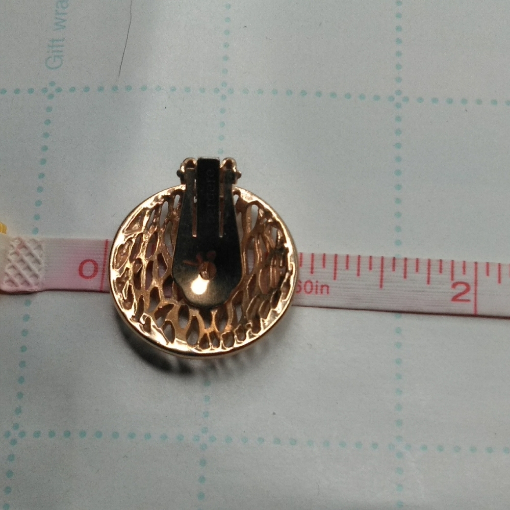 VTG Bergere Gold Open Work Clip On Earrings - Picture 5 of 5